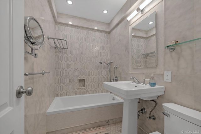 1390 Broadway 222, Hewlett, NY 11557