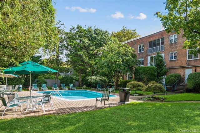 1390 Broadway 222, Hewlett, NY 11557