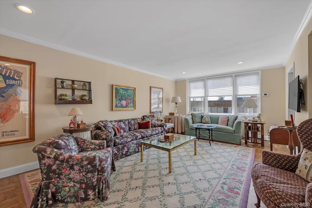 1390 Broadway 222, Hewlett, NY 11557
