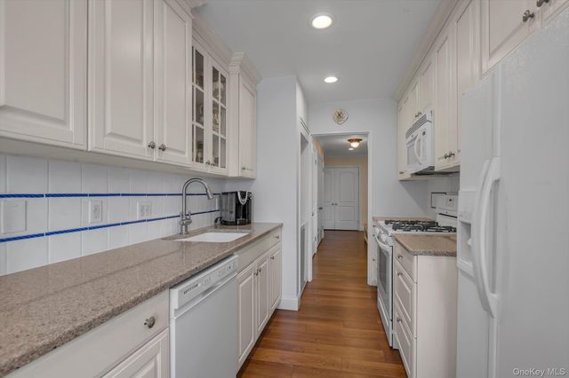 1390 Broadway 222, Hewlett, NY 11557