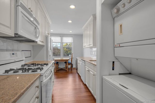 1390 Broadway 222, Hewlett, NY 11557