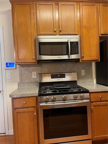 981 BROWNSTONE Lane 17, Marietta, GA 30008