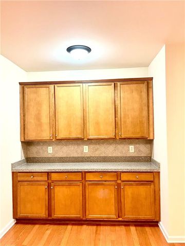 981 BROWNSTONE Lane 17, Marietta, GA 30008