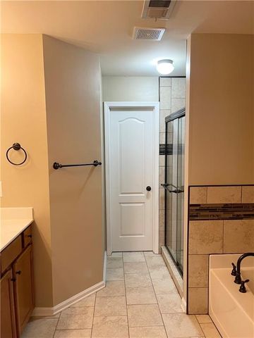 981 BROWNSTONE Lane 17, Marietta, GA 30008