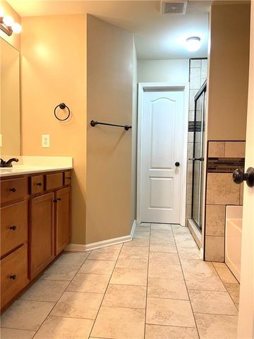 981 BROWNSTONE Lane 17, Marietta, GA 30008