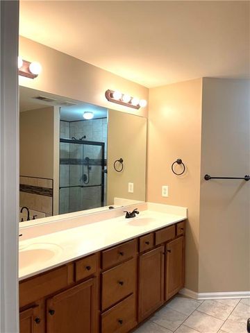 981 BROWNSTONE Lane 17, Marietta, GA 30008