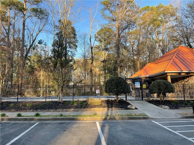 981 BROWNSTONE Lane 17, Marietta, GA 30008