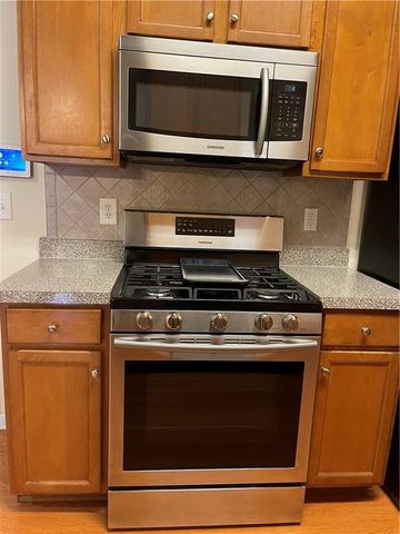 981 BROWNSTONE Lane 17, Marietta, GA 30008