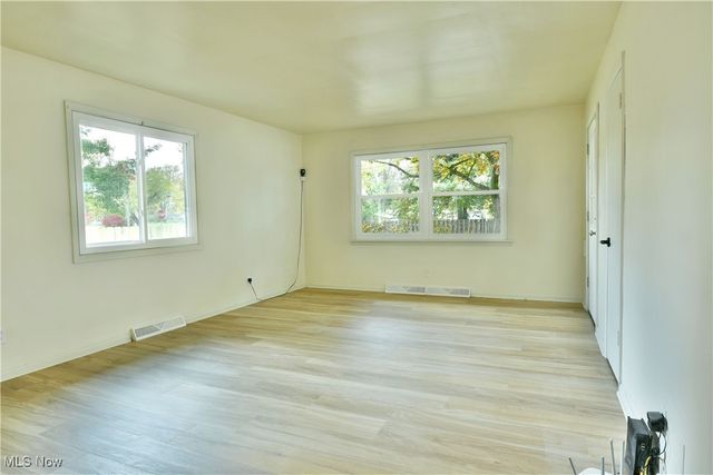 1524 Vernon Avenue NW, Warren, OH 44483