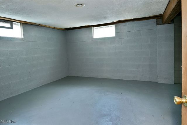 1524 Vernon Avenue NW, Warren, OH 44483