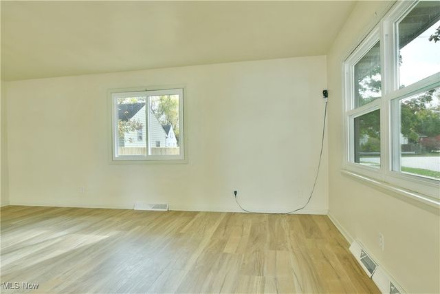 1524 Vernon Avenue NW, Warren, OH 44483