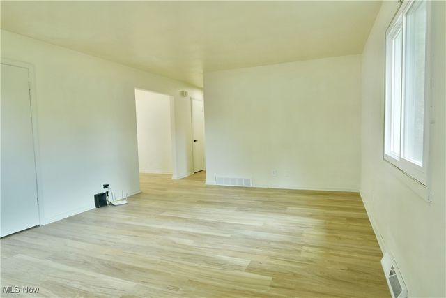 1524 Vernon Avenue NW, Warren, OH 44483