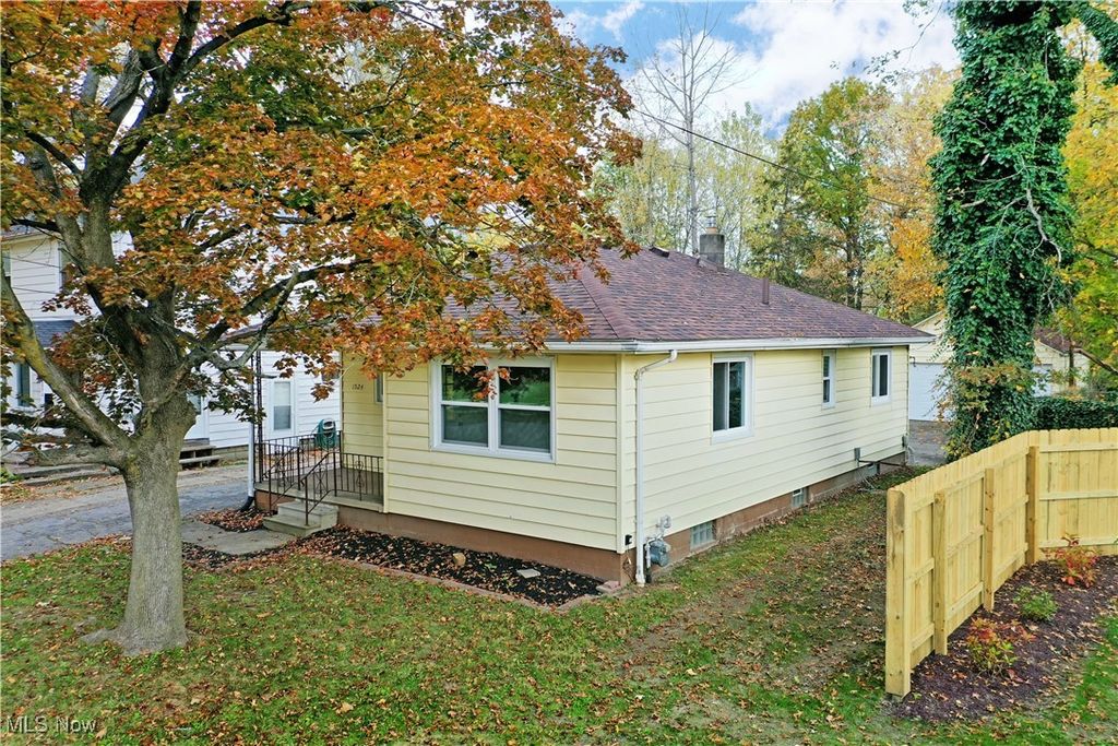 1524 Vernon Avenue NW, Warren, OH 44483