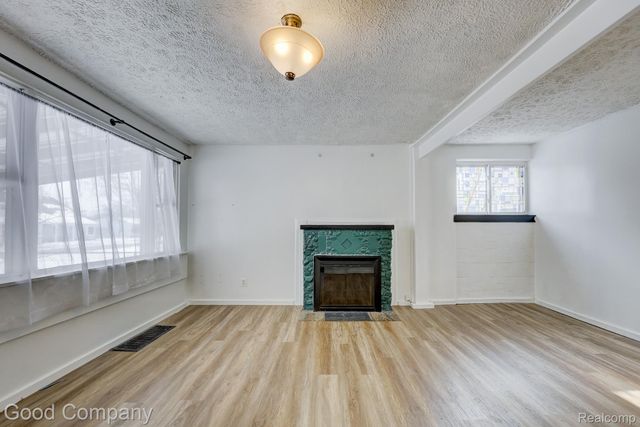 298 Oregon Street, York Charter Township, MI 48198