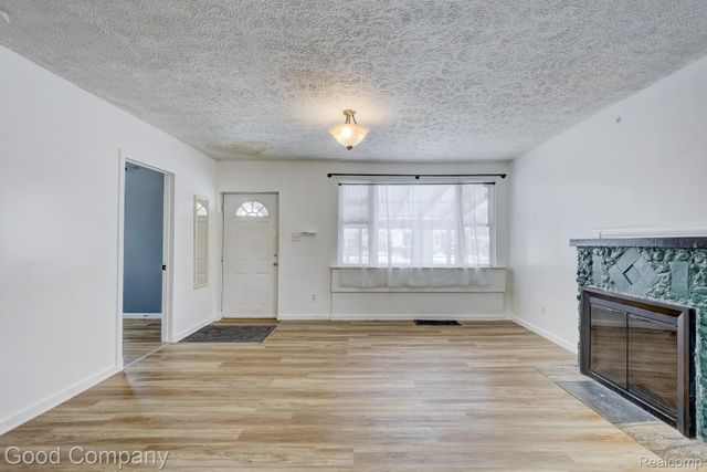 298 Oregon Street, York Charter Township, MI 48198