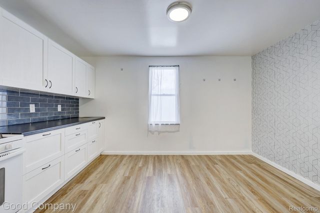 298 Oregon Street, York Charter Township, MI 48198