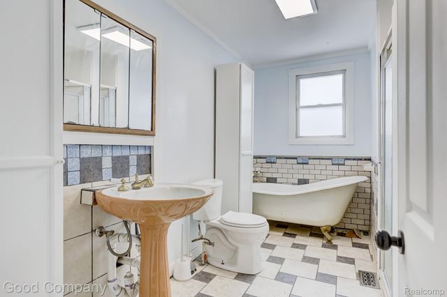 298 Oregon Street, York Charter Township, MI 48198