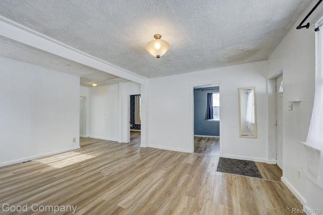 298 Oregon Street, York Charter Township, MI 48198