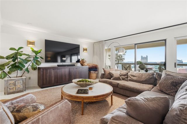 111 Grandview Ave 403, Mt Washington, PA 15211