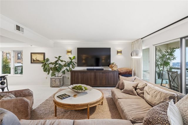 111 Grandview Ave 403, Mt Washington, PA 15211