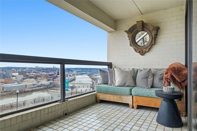 111 Grandview Ave 403, Mt Washington, PA 15211