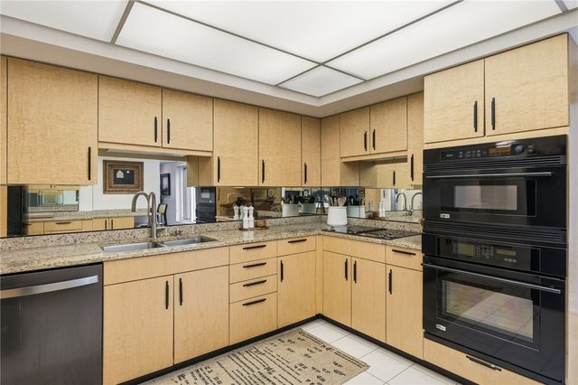 111 Grandview Ave 403, Mt Washington, PA 15211