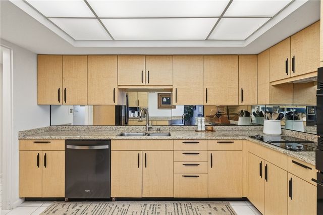 111 Grandview Ave 403, Mt Washington, PA 15211