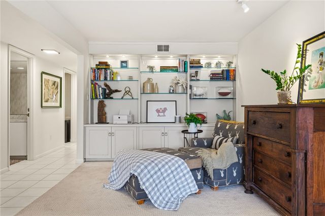 111 Grandview Ave 403, Mt Washington, PA 15211