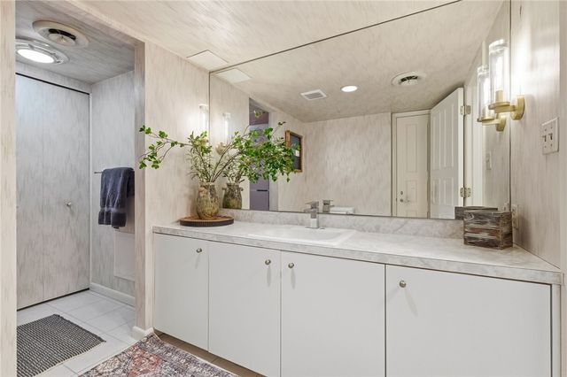 111 Grandview Ave 403, Mt Washington, PA 15211