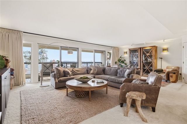 111 Grandview Ave 403, Mt Washington, PA 15211