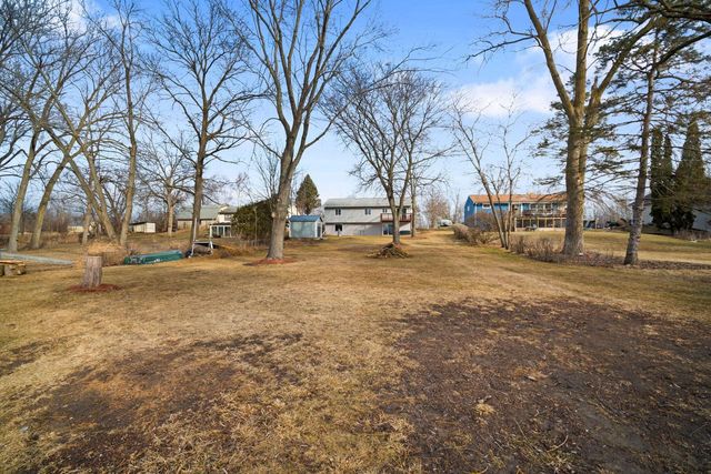 2997 Smith Lake ROAD, West Bend, WI 53090