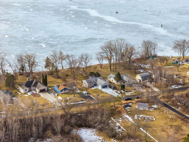 2997 Smith Lake ROAD, West Bend, WI 53090