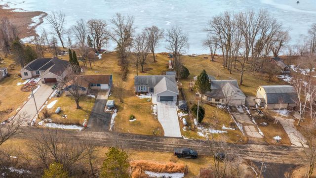 2997 Smith Lake ROAD, West Bend, WI 53090