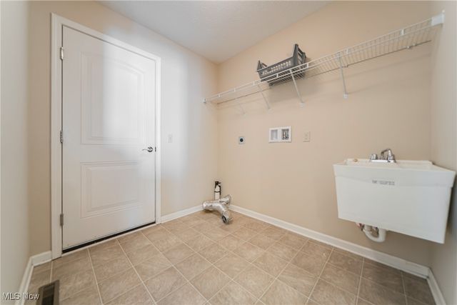 506 Water Pointe Lane, Brunswick Hills, OH 44212