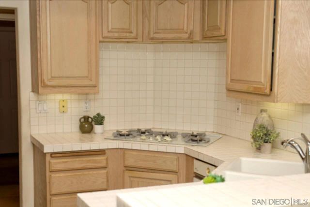 2862 Torrey Pines Rd, La Jolla, CA 92037