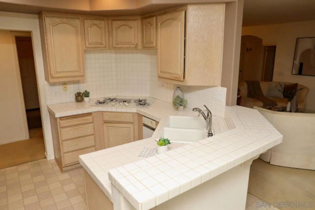 2862 Torrey Pines Rd, La Jolla, CA 92037