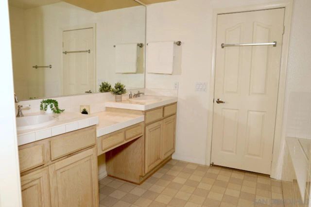 2862 Torrey Pines Rd, La Jolla, CA 92037