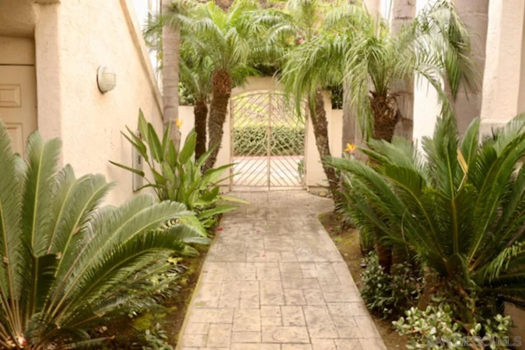 2862 Torrey Pines Rd, La Jolla, CA 92037