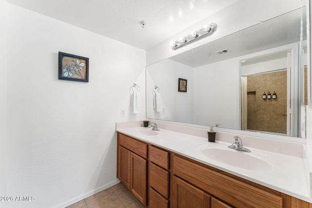 9430 E MISSION Lane 113, Scottsdale, AZ 85258
