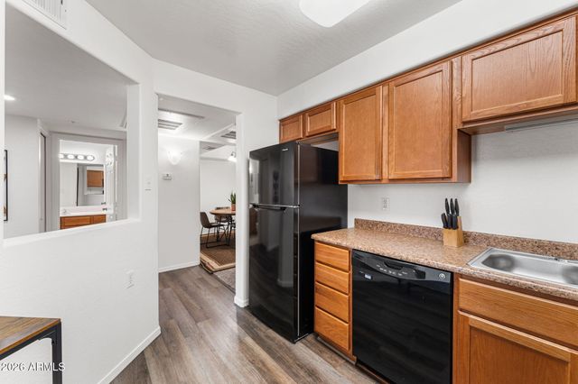 9430 E MISSION Lane 113, Scottsdale, AZ 85258