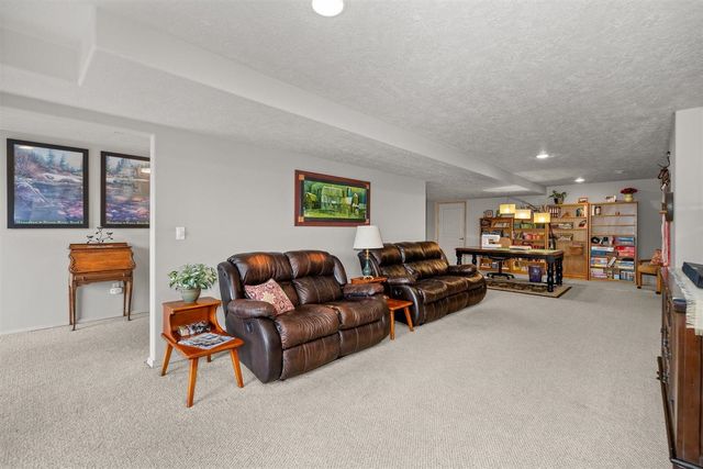 19505 N Newport Rd, Colbert, WA 99005