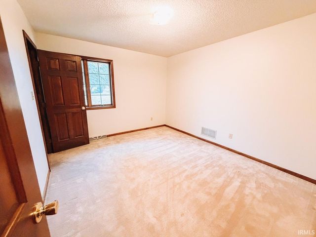 525 E Babcock Lane, Rensselaer, IN 47978