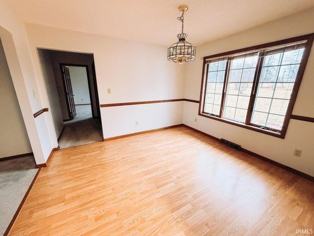 525 E Babcock Lane, Rensselaer, IN 47978