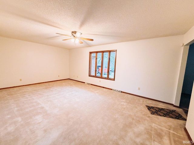 525 E Babcock Lane, Rensselaer, IN 47978