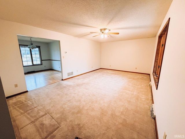 525 E Babcock Lane, Rensselaer, IN 47978