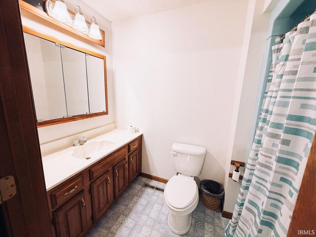 525 E Babcock Lane, Rensselaer, IN 47978