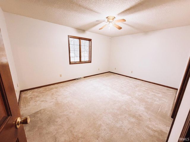 525 E Babcock Lane, Rensselaer, IN 47978