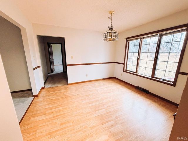 525 E Babcock Lane, Rensselaer, IN 47978