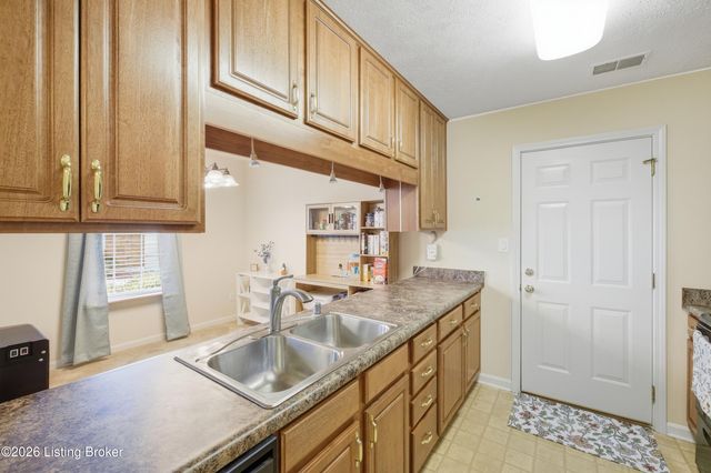4803 Edge Valley Ln, Louisville, KY 40258