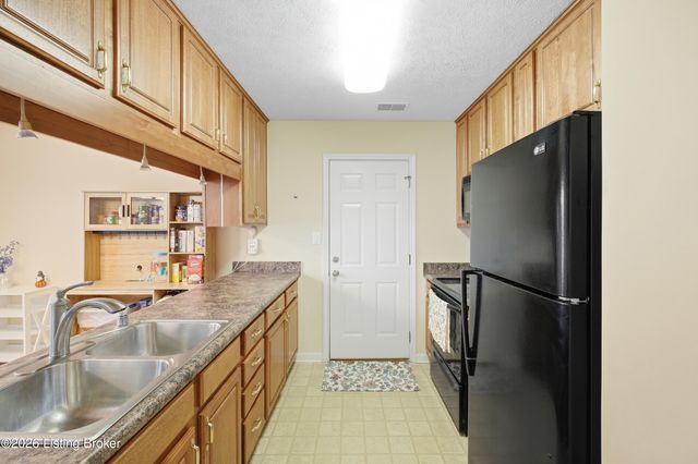 4803 Edge Valley Ln, Louisville, KY 40258